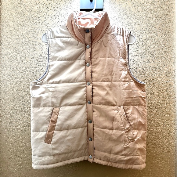 Hem & Thread Reversible Color Block Puffer Vest - Picture 13 of 15